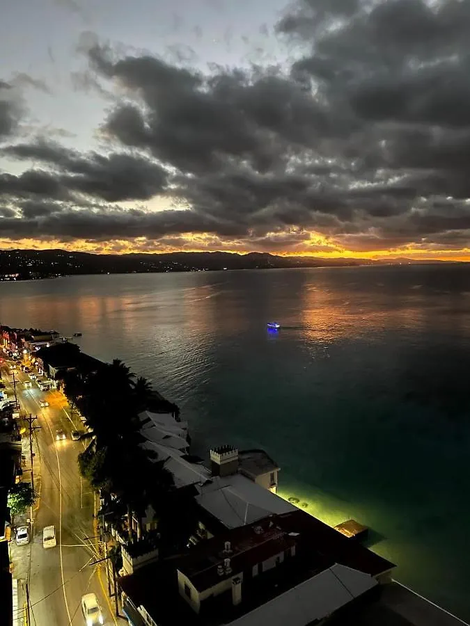 Deluxe Montego Bay Club Studio & Suites 0*,