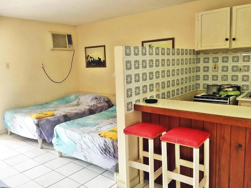 Deluxe Montego Bay Club Studio & Suites 0*,